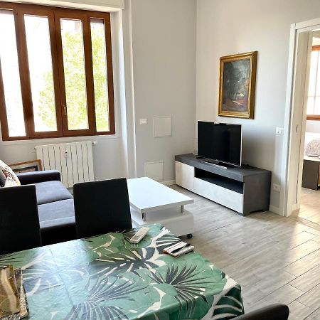 Enzo Apartment Milan Bagian luar foto
