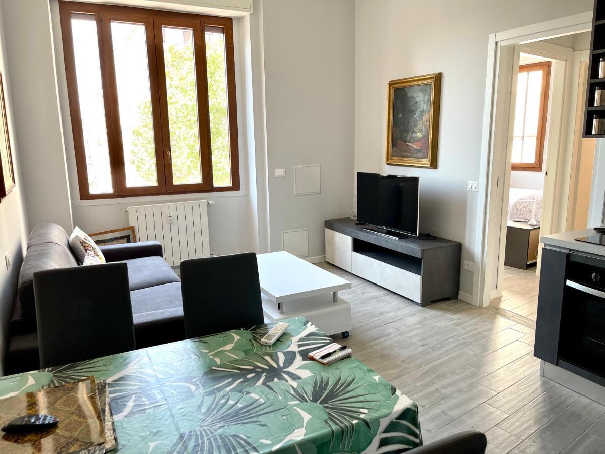 Enzo Apartment Milan Bagian luar foto