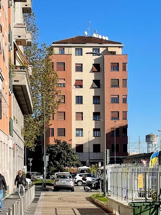 Enzo Apartment Milan Bagian luar foto